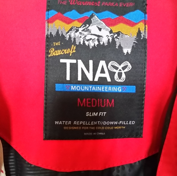 Aritzia slim Fit  down filled jacket - Picture 3 of 3